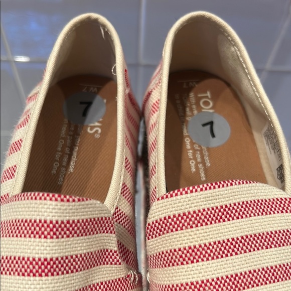 NWOB Toms Red and White Espadrilles with Striped Canvas - Picture 6 of 6